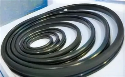 Farklı malzemelerden yapılmış kauçuk halkalar ve flanş contaları arasındaki farklar